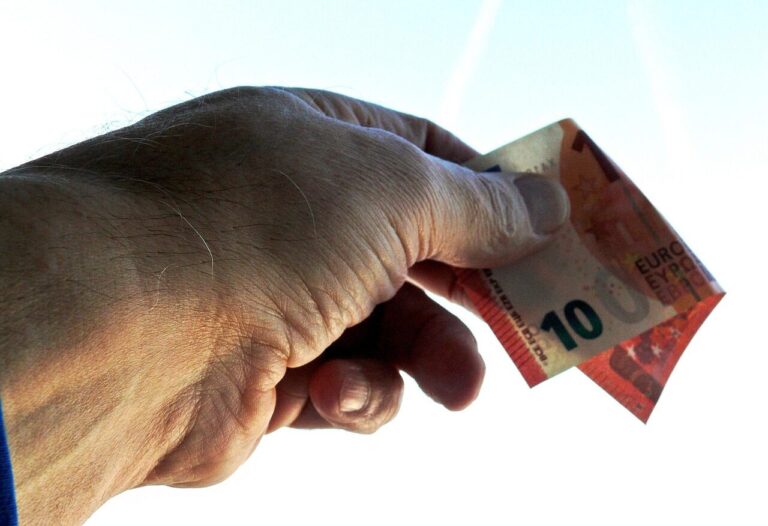 give, take euro, 10 euro, euro note, money, seem, euro, offer, give, give, give, 10 euro, 10 euro, 10 euro, 10 euro, 10 euro, money, euro, euro, euro, offer